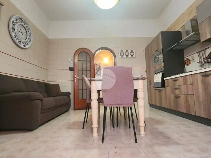 Appartamento trilocale in vendita in Via Rosina Muzio Salvo, Palermo
