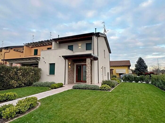Casa con 5 locali in vendita in Via FLli Kennedy, Castel DArio