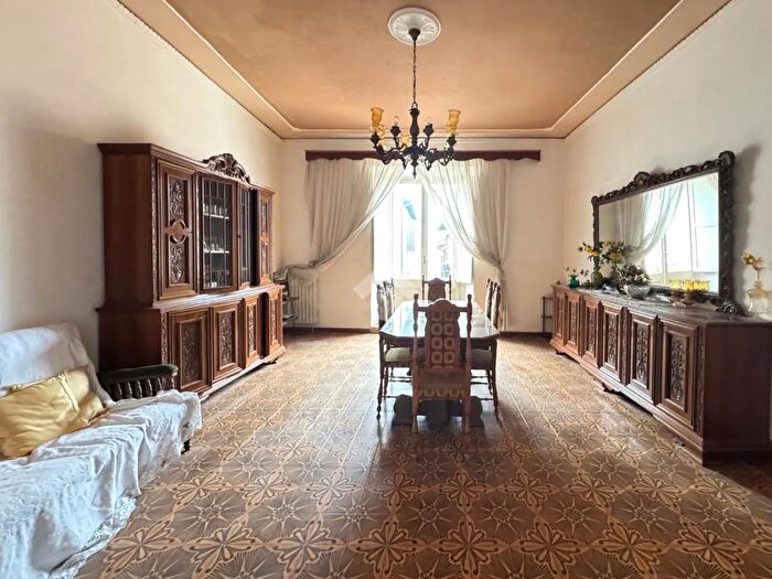 Appartamento con 5 locali in vendita in Via Cordonata Petrarca, Sezze