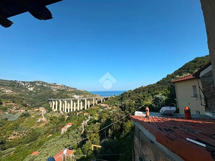 Appartamento trilocale in vendita in Via Felice Cascione, Ventimiglia
