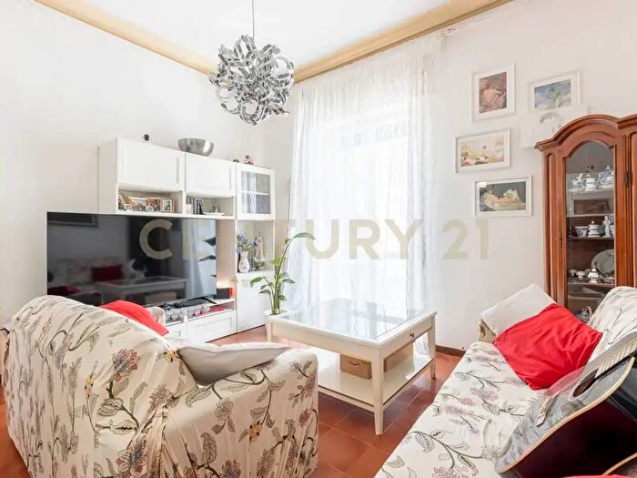 Appartamento con 5 locali in vendita in Via Vincenzo Consani, Lucca