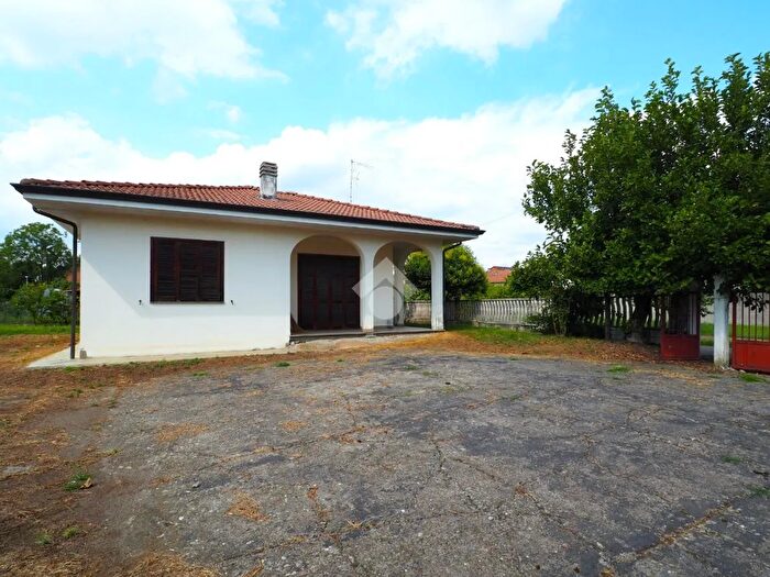 Casa quadrilocale in vendita in Via Dante Alighieri, Ghislarengo