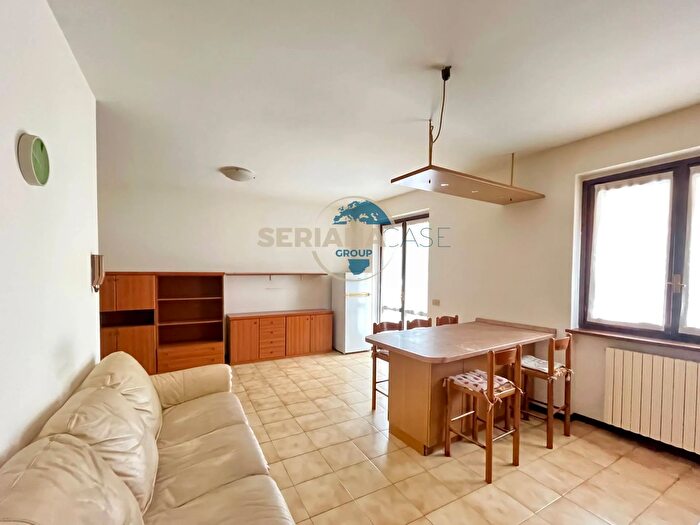 Appartamento trilocale in vendita in Via Europa, Leffe