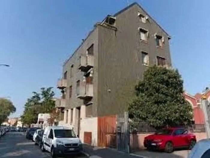 Appartamento con 6 locali in vendita in Via Angiolo Maffucci, Milano