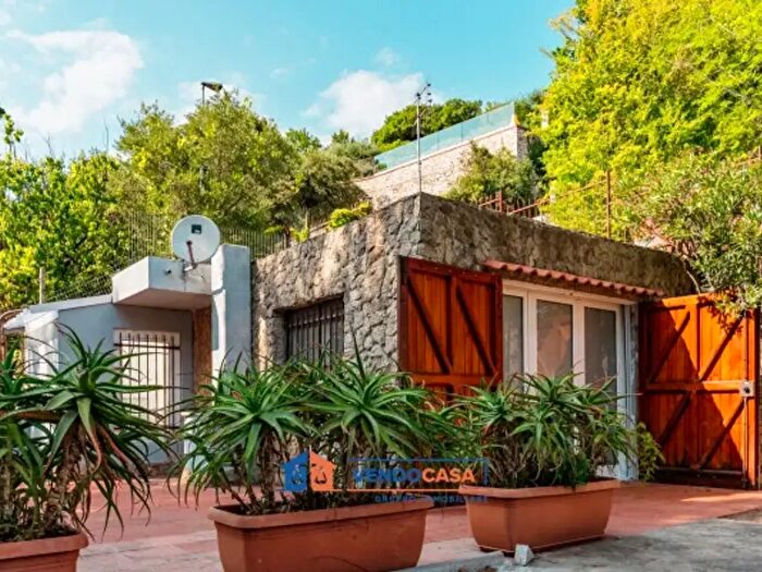 Casa bilocale in vendita in Via dei Pini, Bergeggi