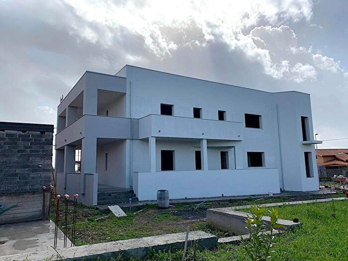 Casa con 10 locali in vendita in Via Cesare Beccaria Angolo Via Carlo Goldoni, Belpasso