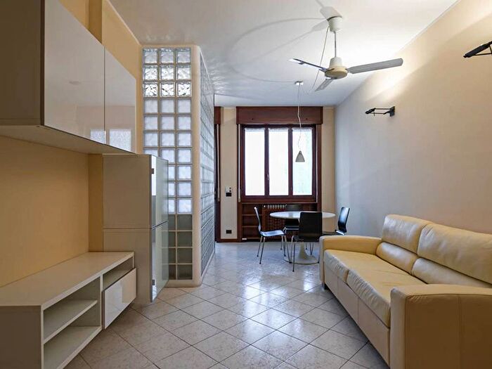 Appartamento trilocale in affitto in via Bartolini, Ghisolfa Mac Mahon, Milano