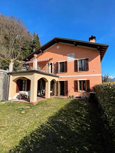 Appartamento trilocale in vendita in Cannobio