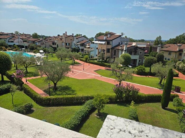 Appartamento trilocale in affitto in Peschiera del Garda