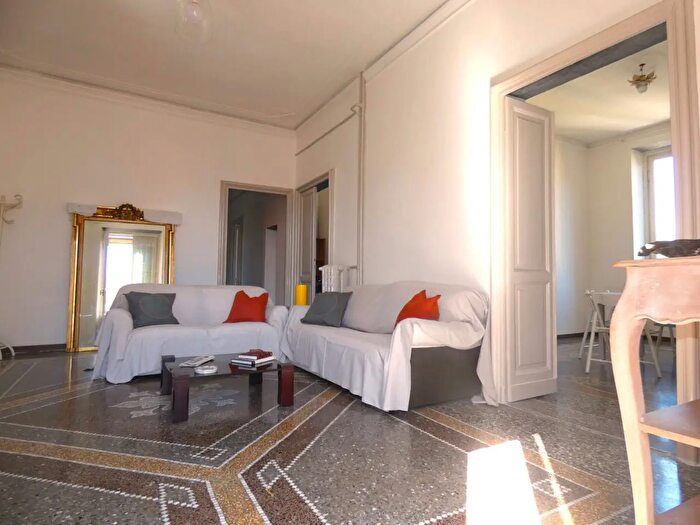 Appartamento con 8 locali in affitto in Via San Nazaro, Genova