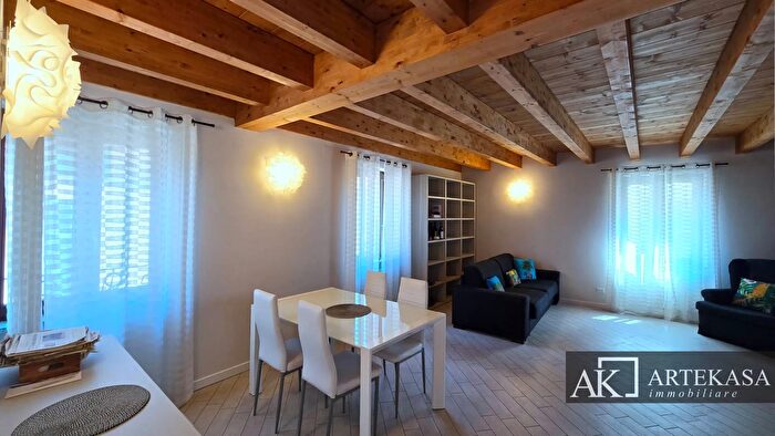 Appartamento trilocale in vendita in Via Giuseppe Prina, Novara