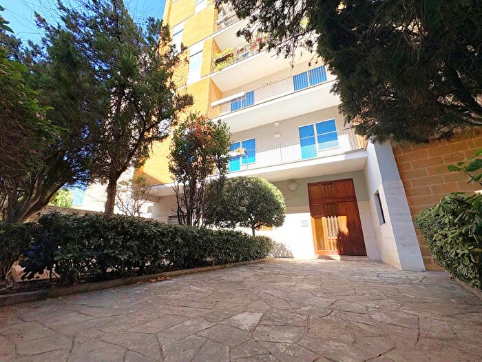 Appartamento con 5 locali in vendita in Via Cesare Battisti, Lecce