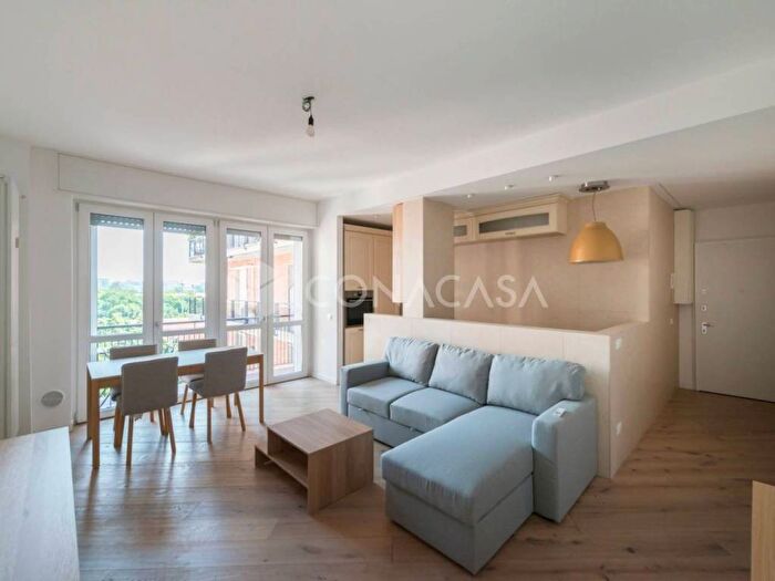 Appartamento trilocale in affitto in Via Messina, Cenisio, Milano