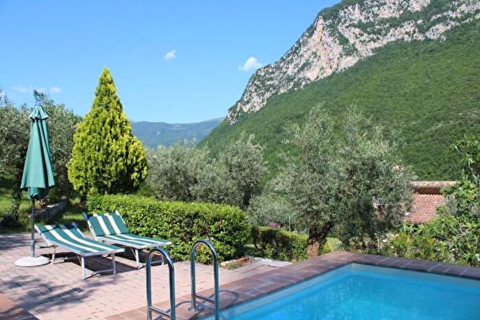 Casa con 6 locali in vendita in Via Strada Statale Valnerina, Ferentillo