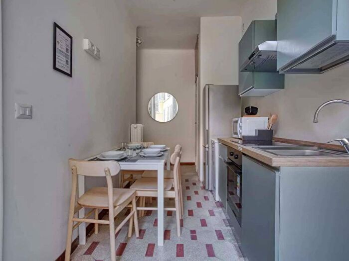 Appartamento trilocale in affitto in Via Achille Mauri, Missori, Milano