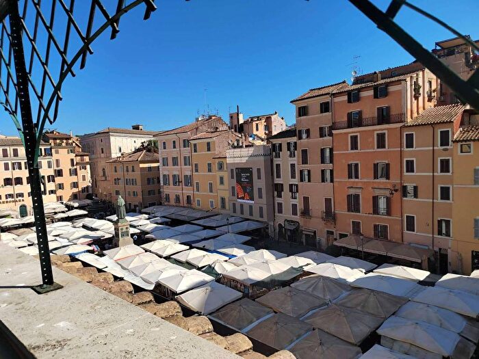 Appartamento bilocale in affitto in via dei Balestrari, Campo de' Fiori, Roma