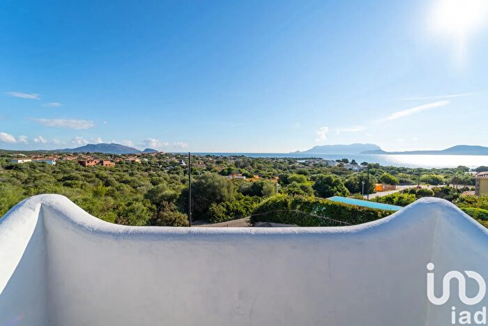 Casa con 10 locali in vendita in Via del Giglio, Olbia