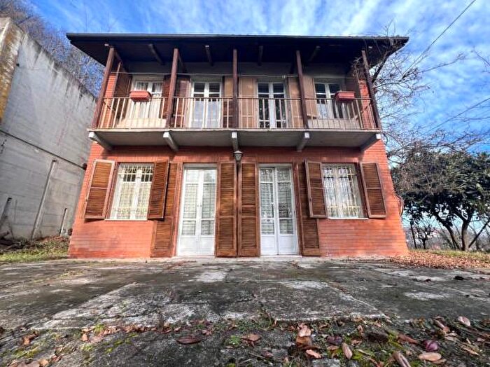 Casa con 5 locali in vendita in Via Lame, Canale