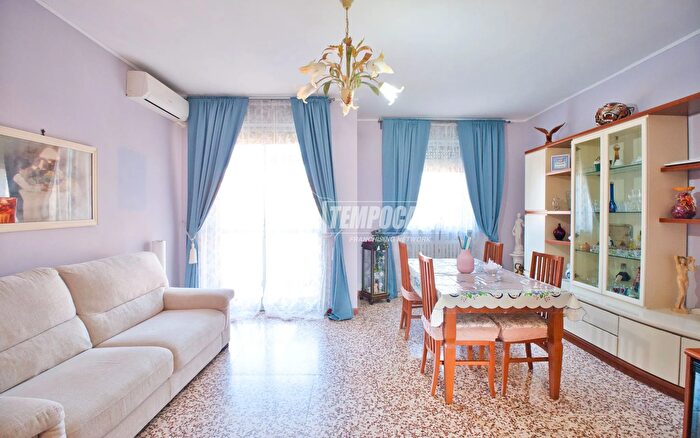 Appartamento quadrilocale in vendita in Novara