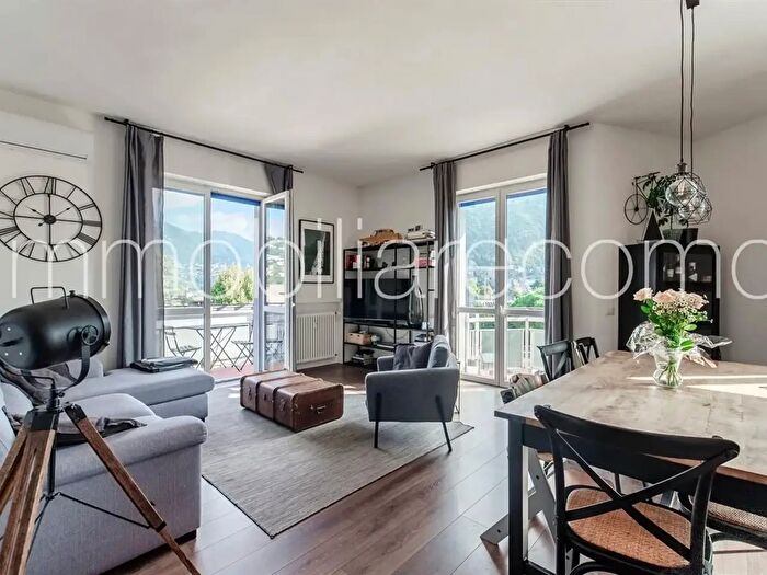 Appartamento trilocale in vendita in Via Campo Garibaldi, Como