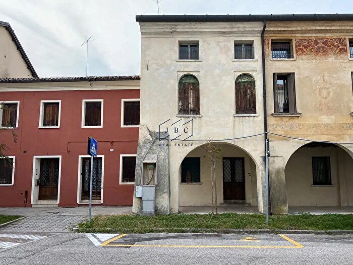 Casa con 6 locali in vendita in Via Giuseppe Garibaldi, Oderzo