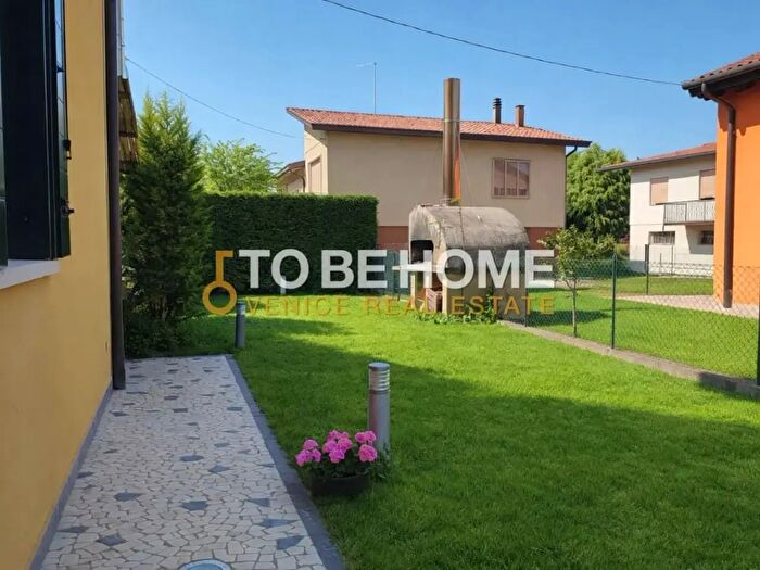 Casa con 11 locali in vendita in a della Repubblica, Spinea