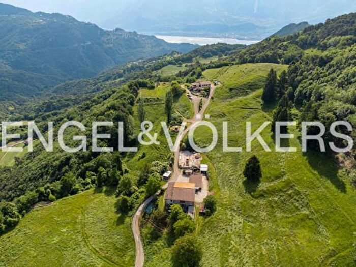 Casa quadrilocale in vendita in Tremosine