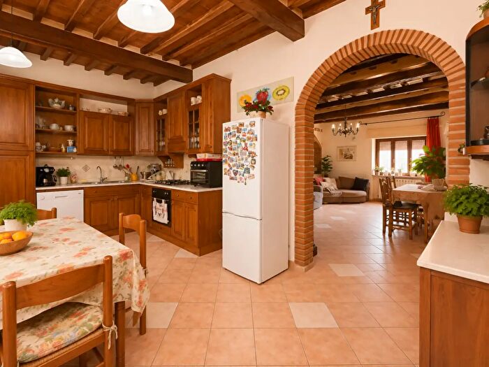 Casa con 8 locali in vendita in Capannori