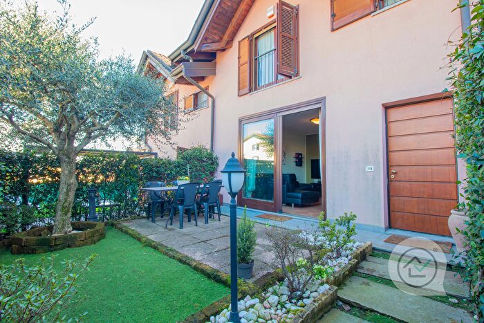 Casa quadrilocale in vendita in Via Giovanni XXIII C, Daverio