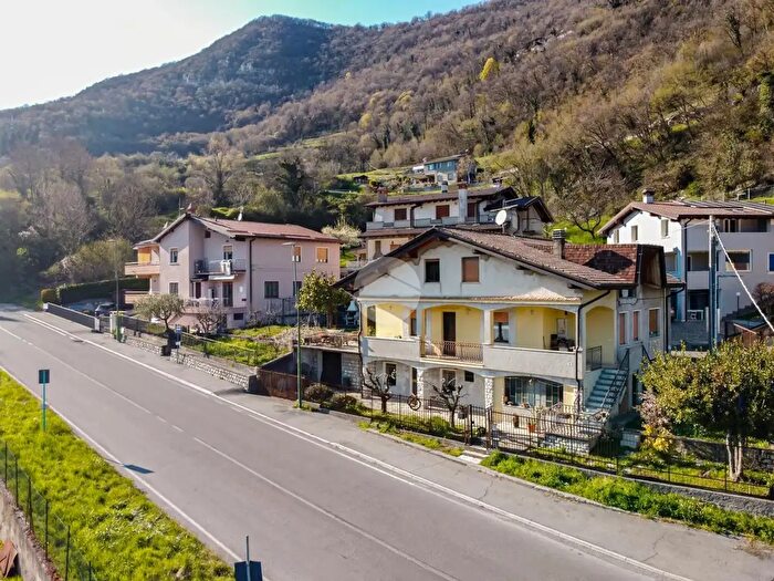 Appartamento con 5 locali in vendita in Via Via Roma, Polaveno