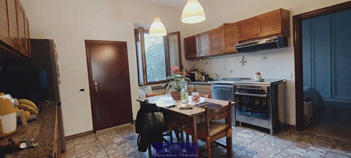 Appartamento con 5 locali in vendita in Via Livornese, Lastra A Signa