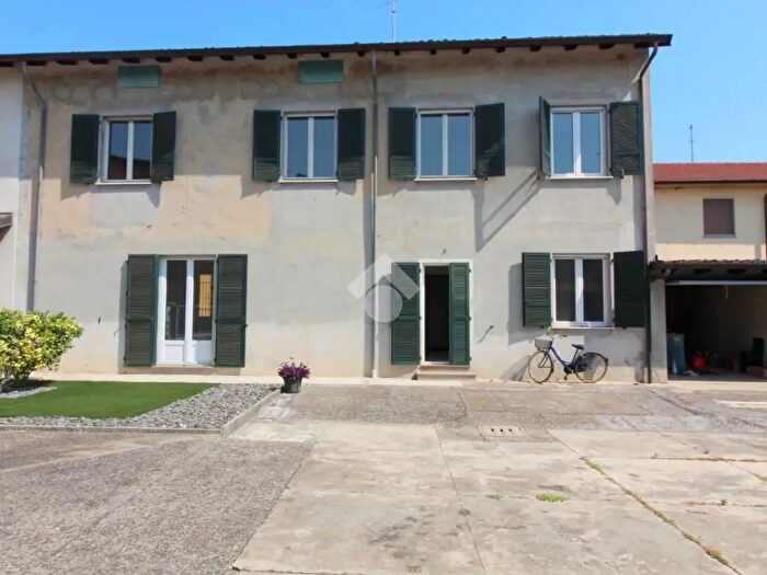 Casa quadrilocale in vendita in Via Mazzini, Castiglione D'Adda