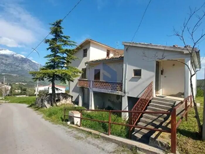 Casa con 6 locali in vendita in Macchie, Gessopalena
