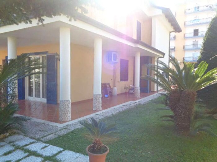 Casa con 5 locali in vendita in Via Marano Quarto, Marano Di Napoli