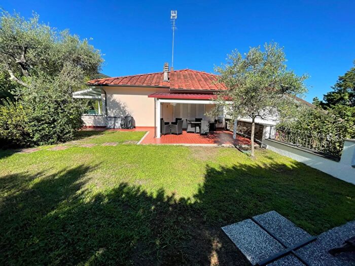 Casa con 5 locali in vendita in Via Ghilenda, Ameglia