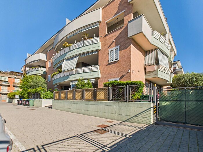 Appartamento trilocale in vendita in Via Pietro Benedetti, Roma