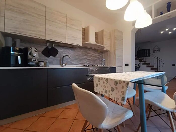 Appartamento con 5 locali in vendita in Massa