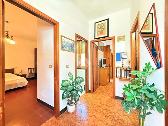 Casa con 6 locali in vendita in Via Principe Amedeo, Villasimius