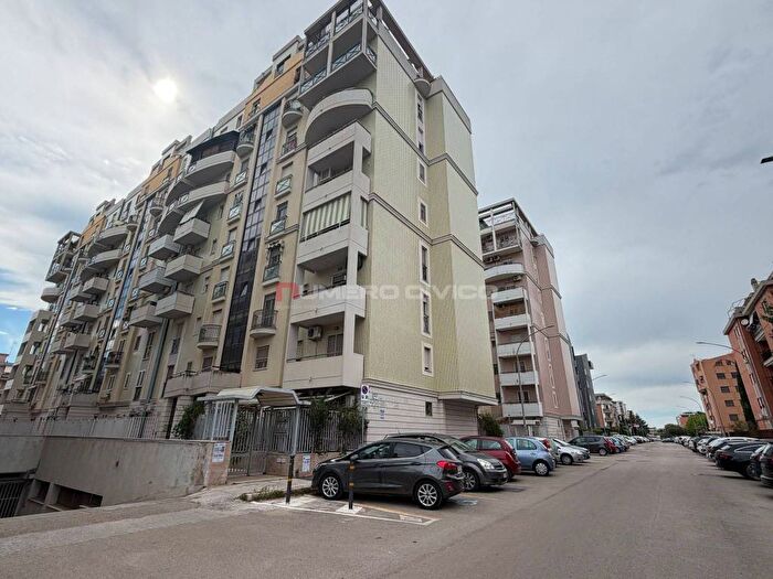 Appartamento quadrilocale in affitto in Viale Lussemburgo, Macchia Gialla Ordona Sud, Foggia