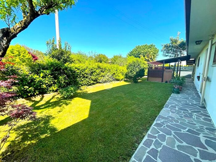 Casa con 7 locali in vendita in Via Callegari, Montebelluna