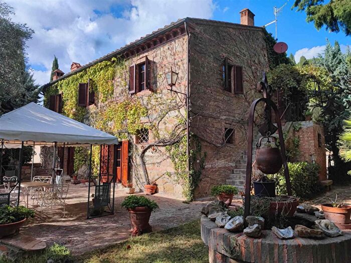 Casa con 13 locali in vendita in Via Cappelli, Pienza