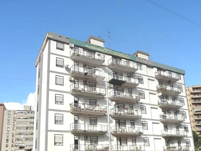 Appartamento quadrilocale in vendita in Via Gustavo Roccella, Palermo