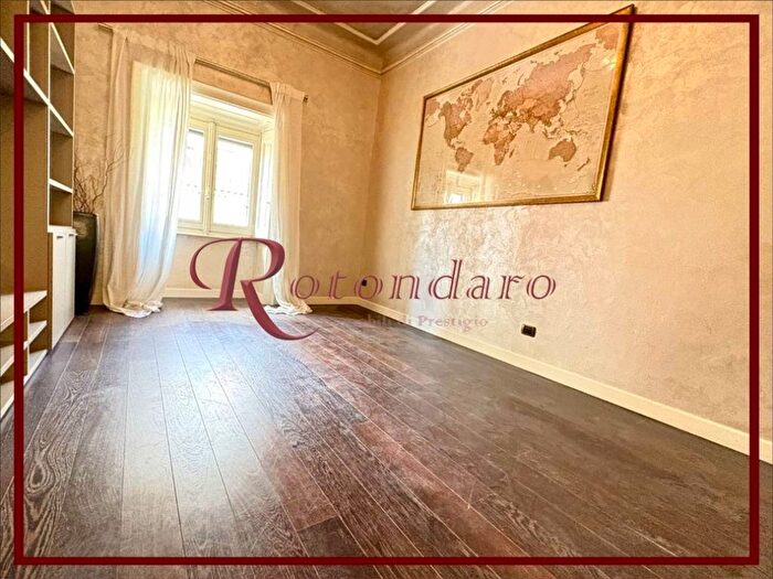 Appartamento bilocale in affitto in Via Camperio, Duomo, Milano