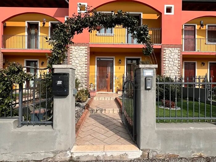Casa con 7 locali in vendita in Sarego