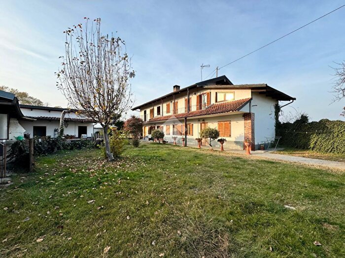 Casa con 10 locali in vendita in Via Muriset, Pinerolo