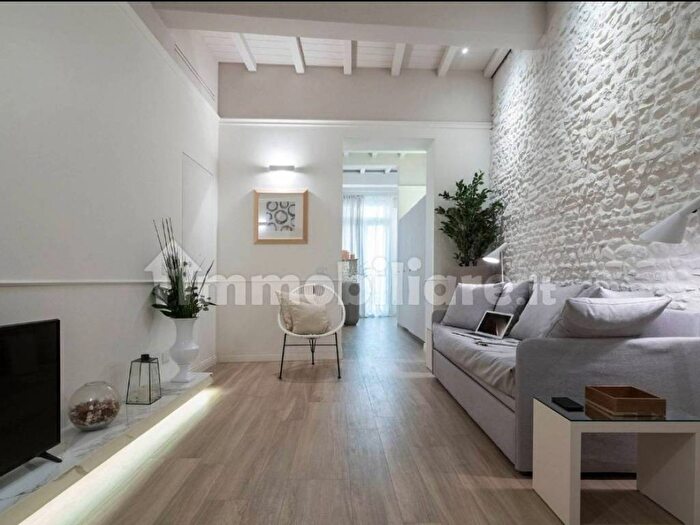 Appartamento trilocale in affitto in Via dell'Agnolo, Sant'Ambrogio, Firenze