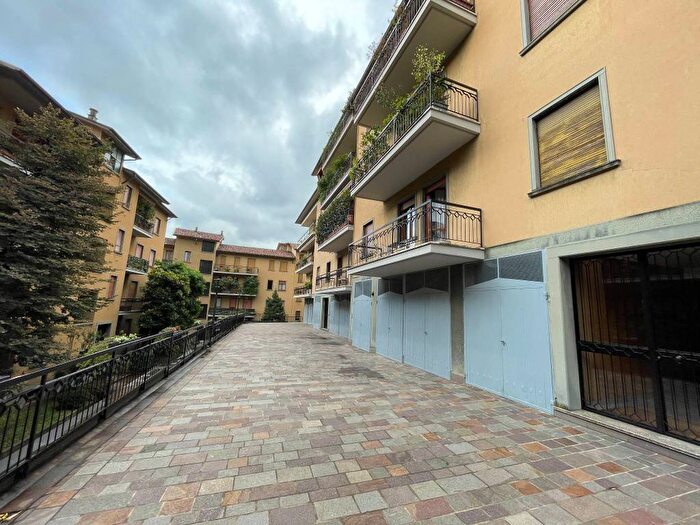 Appartamento trilocale in affitto in Viale Vittorio Emanuele II, Centro, Bergamo