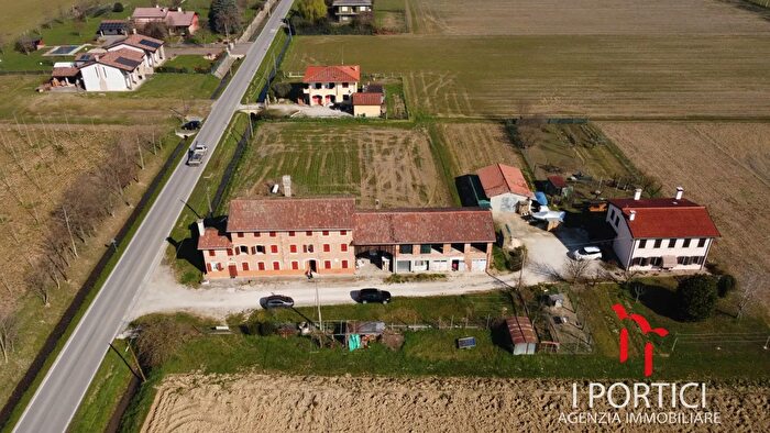 Casa con 12 locali in vendita in Via Raffaello Sanzio, Santa Maria Di Sala