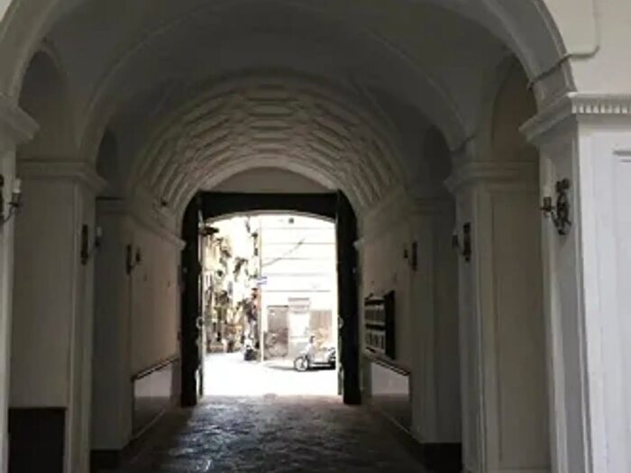 Appartamento bilocale in affitto in Via Monte di Dio, Napoli