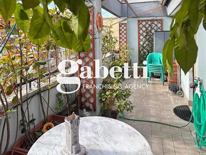 Appartamento trilocale in vendita in Via Veroli, Roma